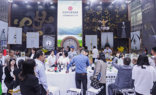 创新产品体验引爆春糖现场，流量大V助阵选品 中信国安葡萄酒业市场创新渗透酒业产品
